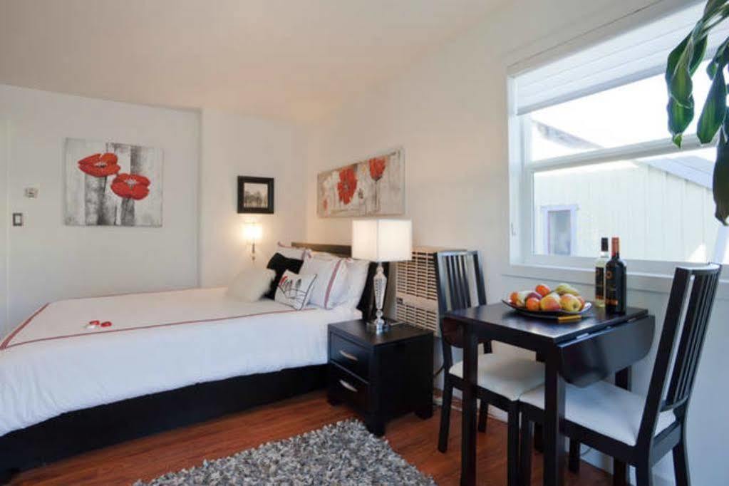 Fisherman'S Wharf Bed & Breakfast Виктория Экстерьер фото