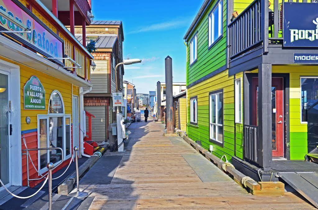 Fisherman'S Wharf Bed & Breakfast Виктория Экстерьер фото