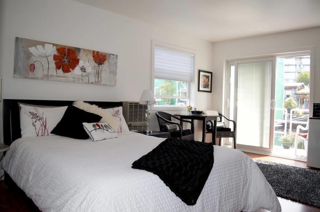 Fisherman'S Wharf Bed & Breakfast Виктория Экстерьер фото